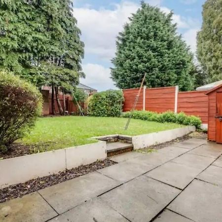 New Build House Near Trafford Centre With Drive Manchester Bagian luar foto