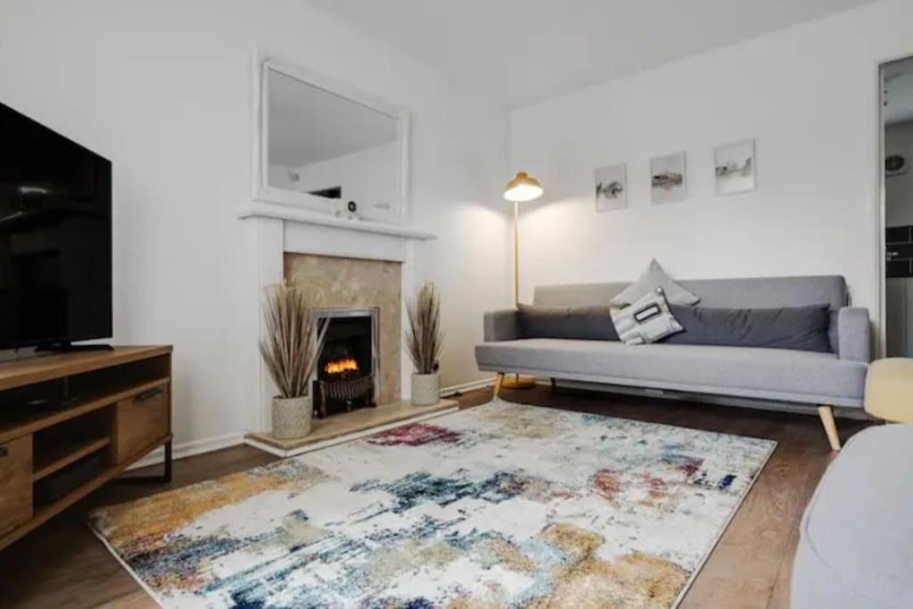 New Build House Near Trafford Centre With Drive Manchester Bagian luar foto
