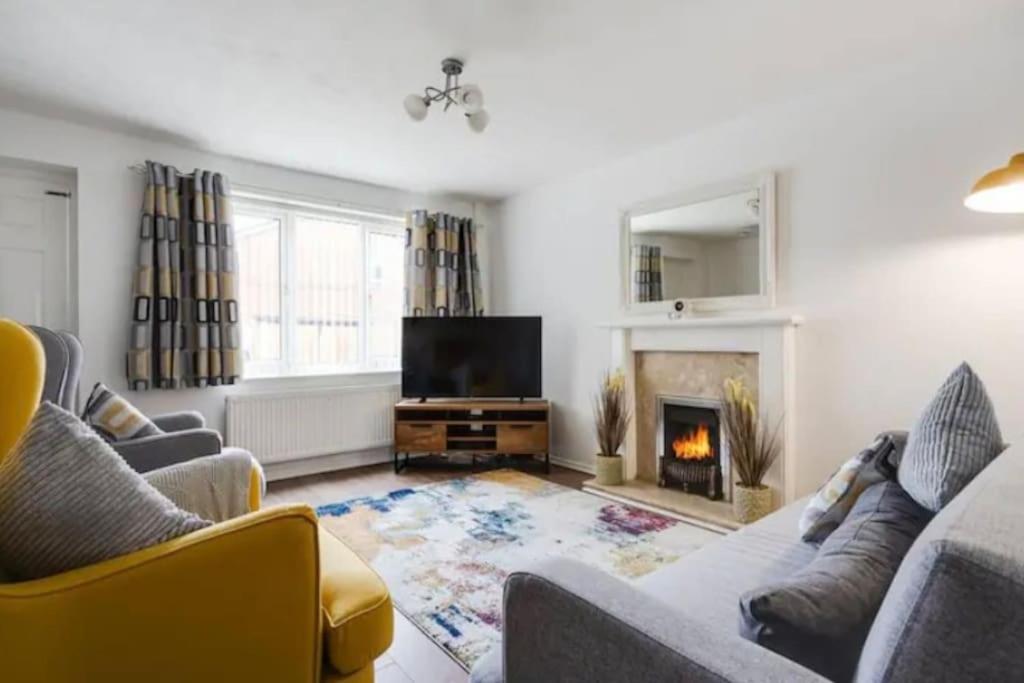 New Build House Near Trafford Centre With Drive Manchester Bagian luar foto